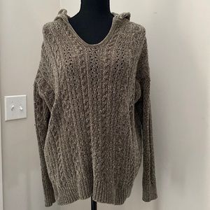 Rue and Willow Hooded chunky knit Sweater. Size Large.